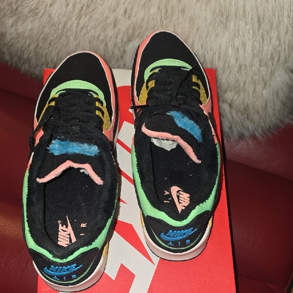 Nike Air Max 90 PRM, Faux Fur- Lined Neon Colorway Sneakers, sz 11.5 W, 10 M - Picture 4 of 8